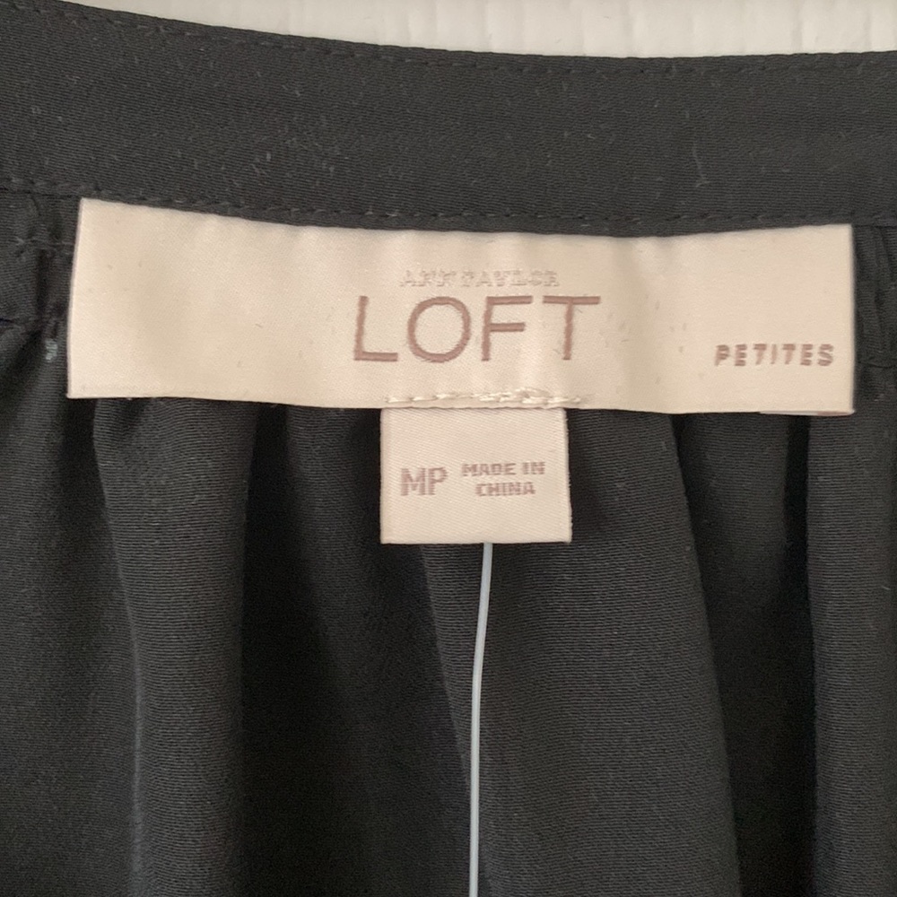 NWT LOFT Black Split Neck 3/4 Length Sleeves 100% Polyester Blouse Size MP - Picture 3 of 16